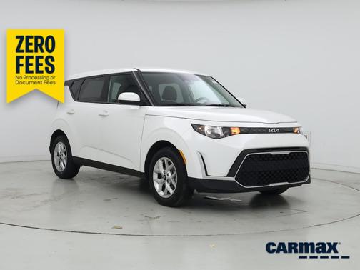 White 2025 Kia Soul LX