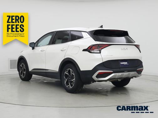 White 2023 Kia Sportage LX