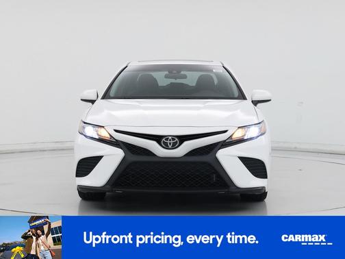 White 2018 Toyota Camry SE