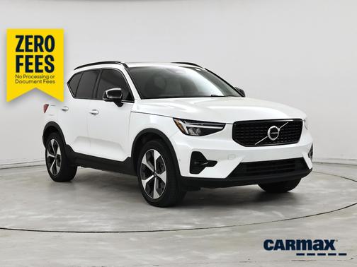 White 2023 Volvo XC40 B4 Ultimate Dark Theme