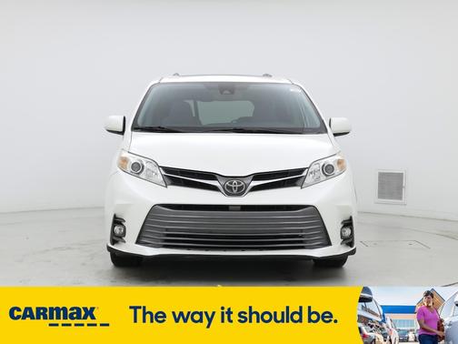 2019 Toyota Sienna XLE