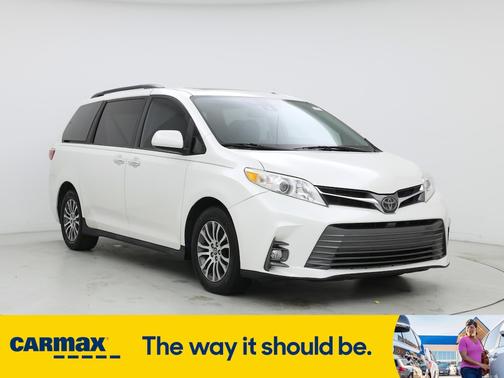 2019 Toyota Sienna XLE