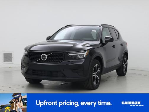 2024 Volvo XC40 B5 Core Dark Theme