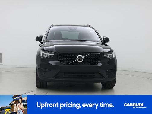 2024 Volvo XC40 B5 Core Dark Theme