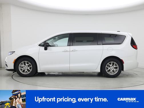 White 2023 Chrysler Pacifica Touring L