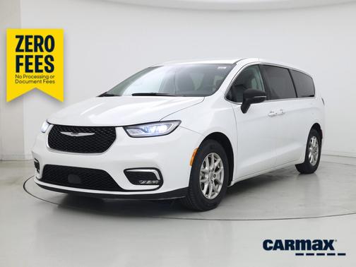White 2023 Chrysler Pacifica Touring L