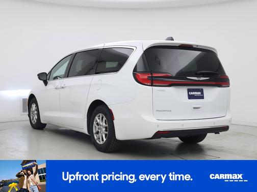 White 2023 Chrysler Pacifica Touring L