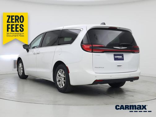 White 2023 Chrysler Pacifica Touring L