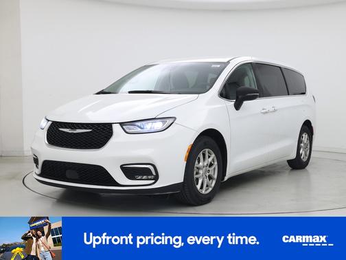 White 2023 Chrysler Pacifica Touring L