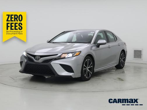 Silver 2018 Toyota Camry SE