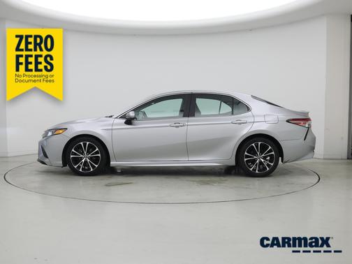 Silver 2018 Toyota Camry SE