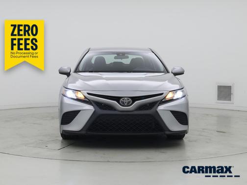 Silver 2018 Toyota Camry SE