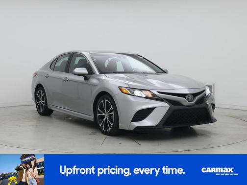 Silver 2018 Toyota Camry SE