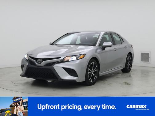 Silver 2018 Toyota Camry SE