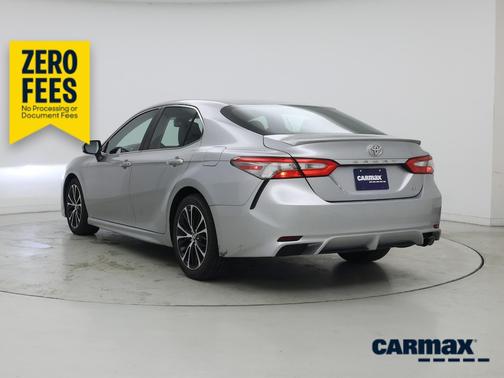 Silver 2018 Toyota Camry SE