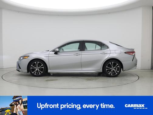 Silver 2018 Toyota Camry SE