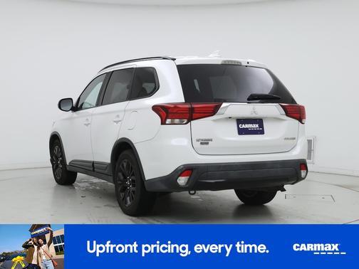 White 2018 Mitsubishi Outlander LE