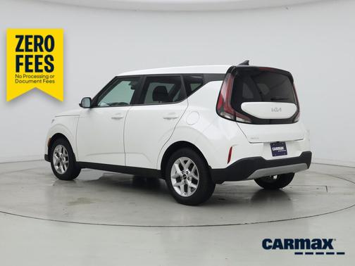 White 2023 Kia Soul LX
