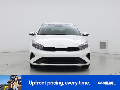 White 2023 Kia Forte LXS