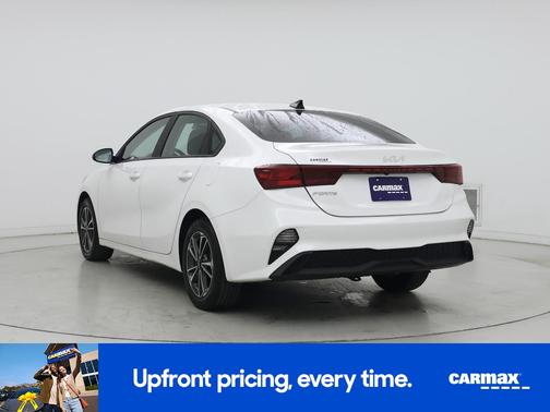 White 2023 Kia Forte LXS