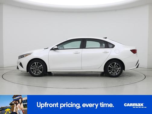 White 2023 Kia Forte LXS