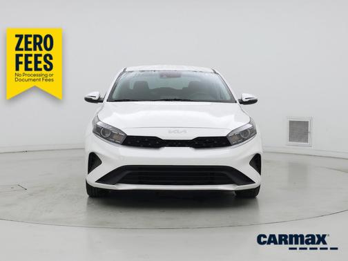 White 2023 Kia Forte LXS