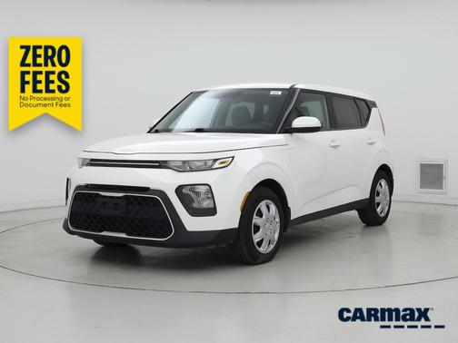 White 2022 Kia Soul LX