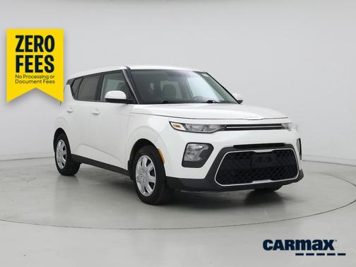 White 2022 Kia Soul LX