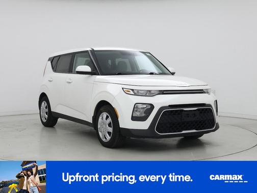 White 2022 Kia Soul LX
