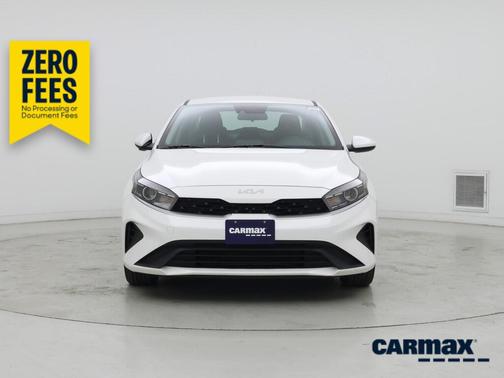 White 2024 Kia Forte LXS