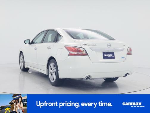 White 2014 Nissan Altima SV