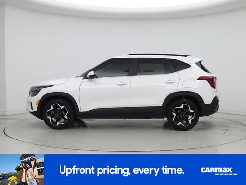 White 2024 Kia Seltos EX