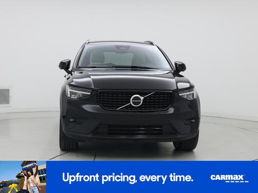 2023 Volvo XC40 B4 Ultimate Dark Theme