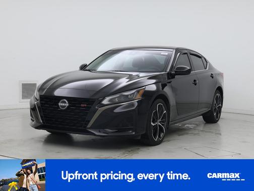 Black 2023 Nissan Altima SR