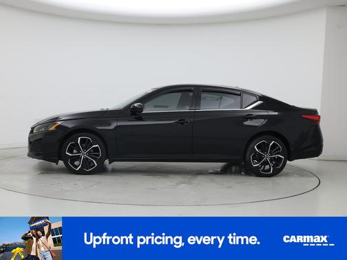 Black 2023 Nissan Altima SR