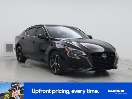Black 2023 Nissan Altima SR