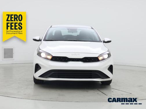 White 2024 Kia Forte LXS