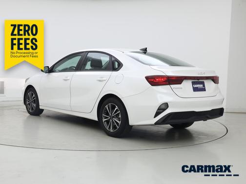 White 2024 Kia Forte LXS