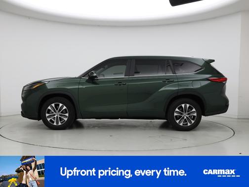 Green 2023 Toyota Highlander XLE