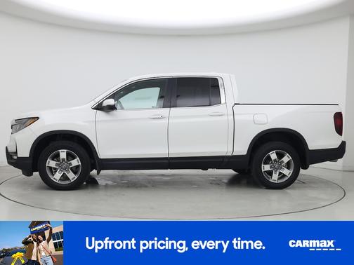 White 2025 Honda Ridgeline RTL