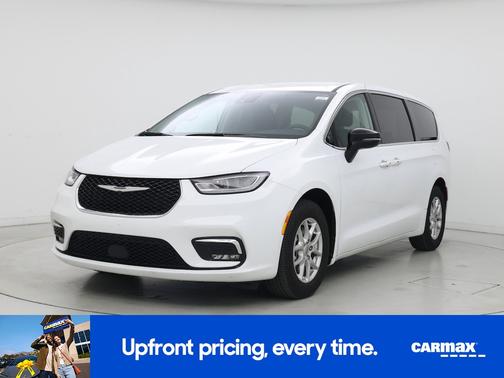 White 2024 Chrysler Pacifica Touring L