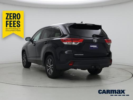 Black 2017 Toyota Highlander XLE