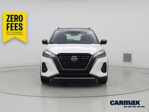 White 2023 Nissan Kicks SR