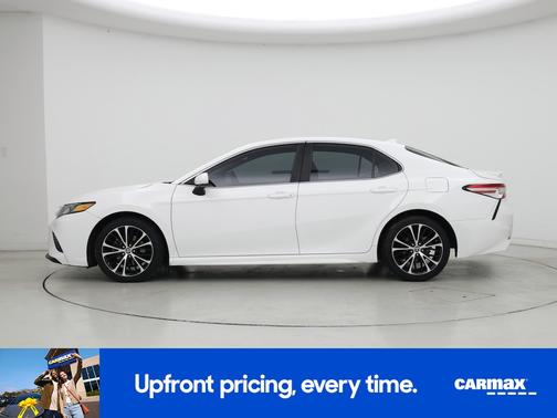White 2020 Toyota Camry SE
