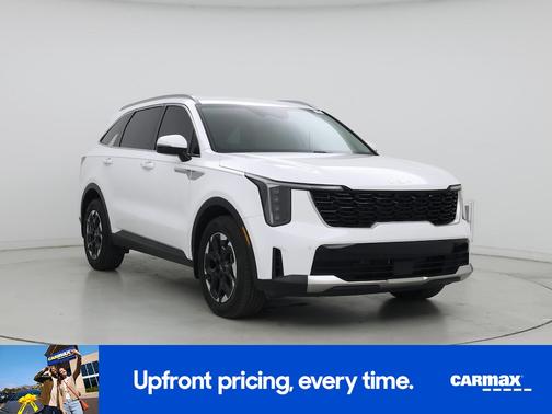 White 2025 Kia Sorento S