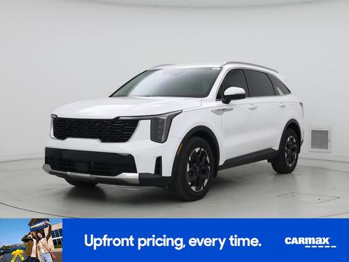 White 2025 Kia Sorento S