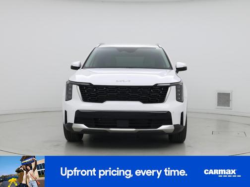 White 2025 Kia Sorento S