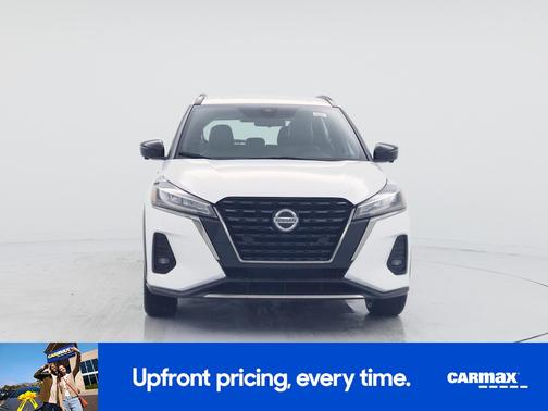 White 2021 Nissan Kicks SR