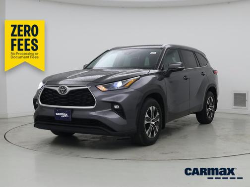 Gray 2022 Toyota Highlander XLE