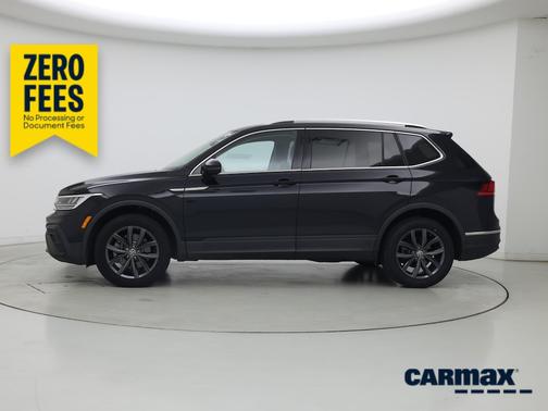 Black 2022 Volkswagen Tiguan SE